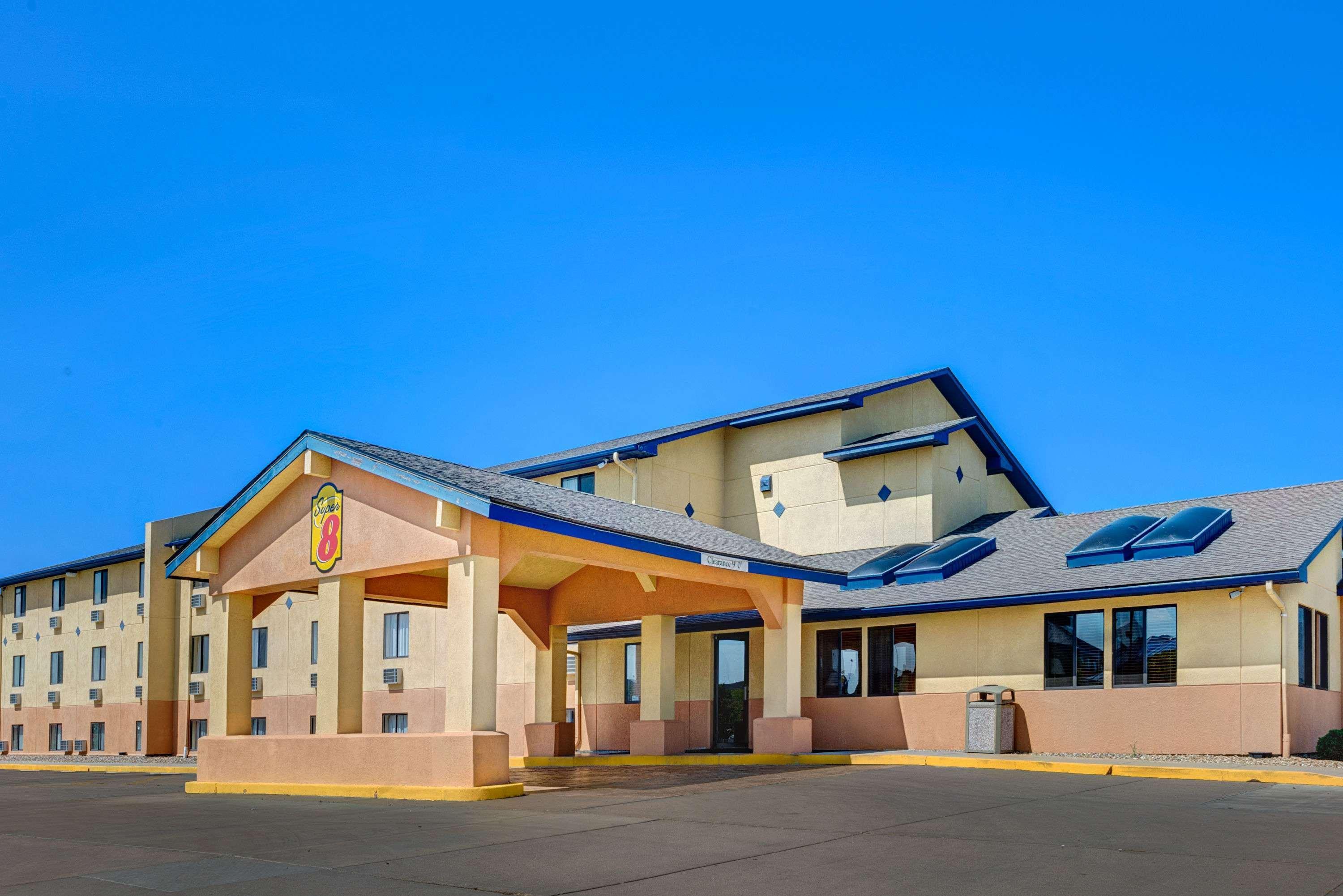Hotel Super 8 By Wyndham Hutchinson Exterior foto