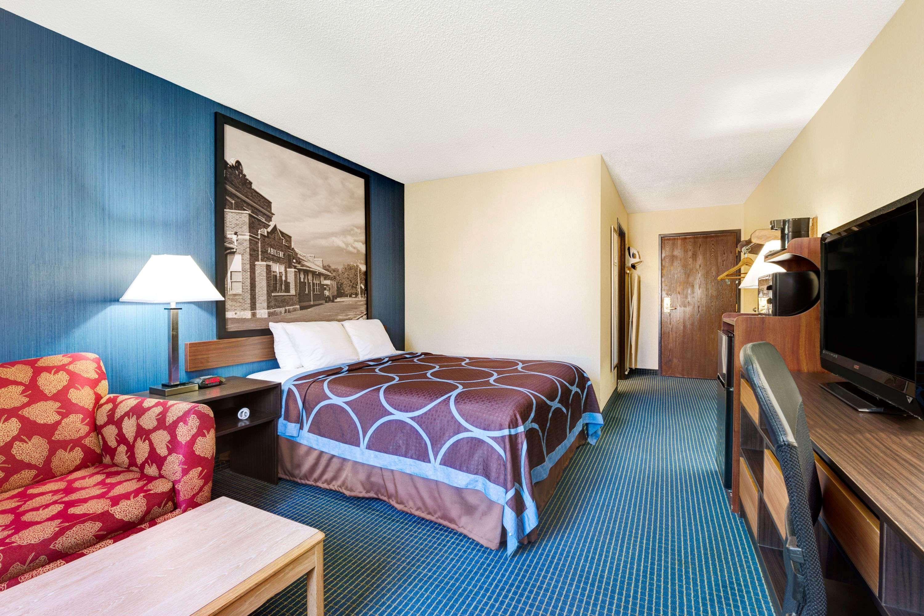 Hotel Super 8 By Wyndham Hutchinson Exterior foto