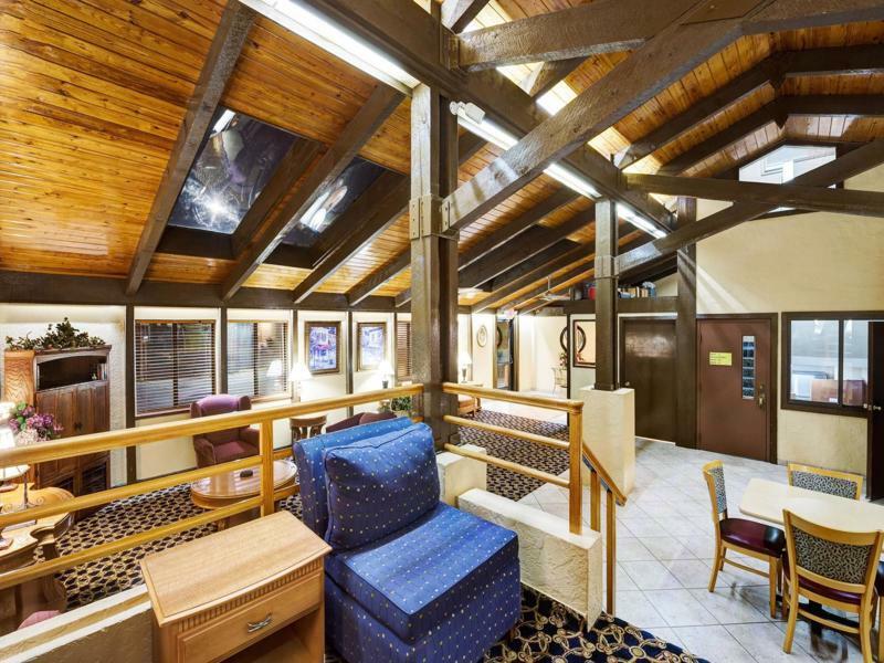 Hotel Super 8 By Wyndham Hutchinson Exterior foto